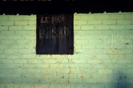 Comoros-Archipelago;-Daily-life;-Detail;-France;-Graffiti;-Indian-Ocean;-Inscription;-Kaleidos;-Kaleidos-images;-La-parole-à-limage;-Laurent-Abad;-Mayotte;-Painted-wall;-Stories-Pictures;-Street